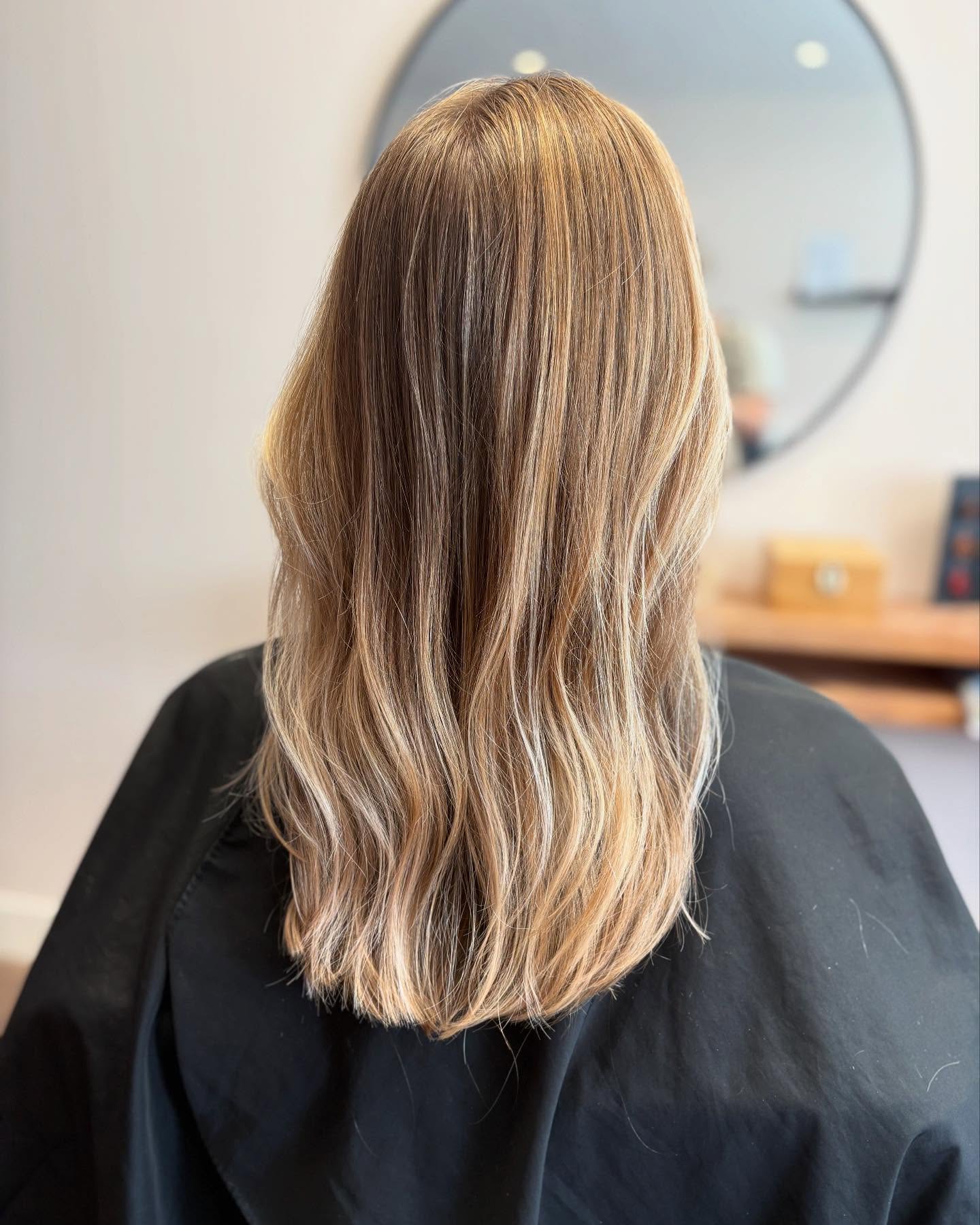 Air touch balayage van achteren, voor de ronde spiegel