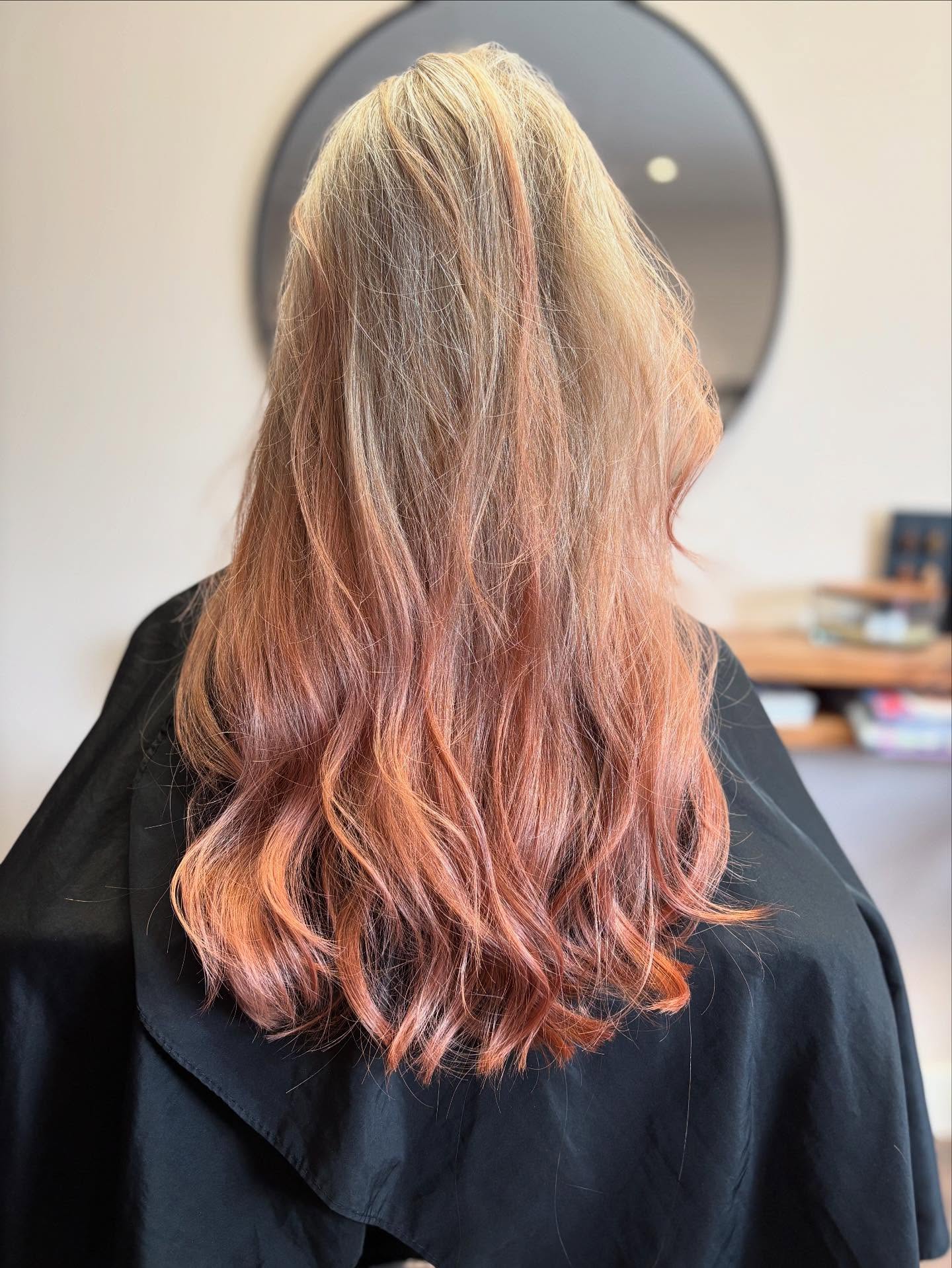 Lang haar met koperroze punten
