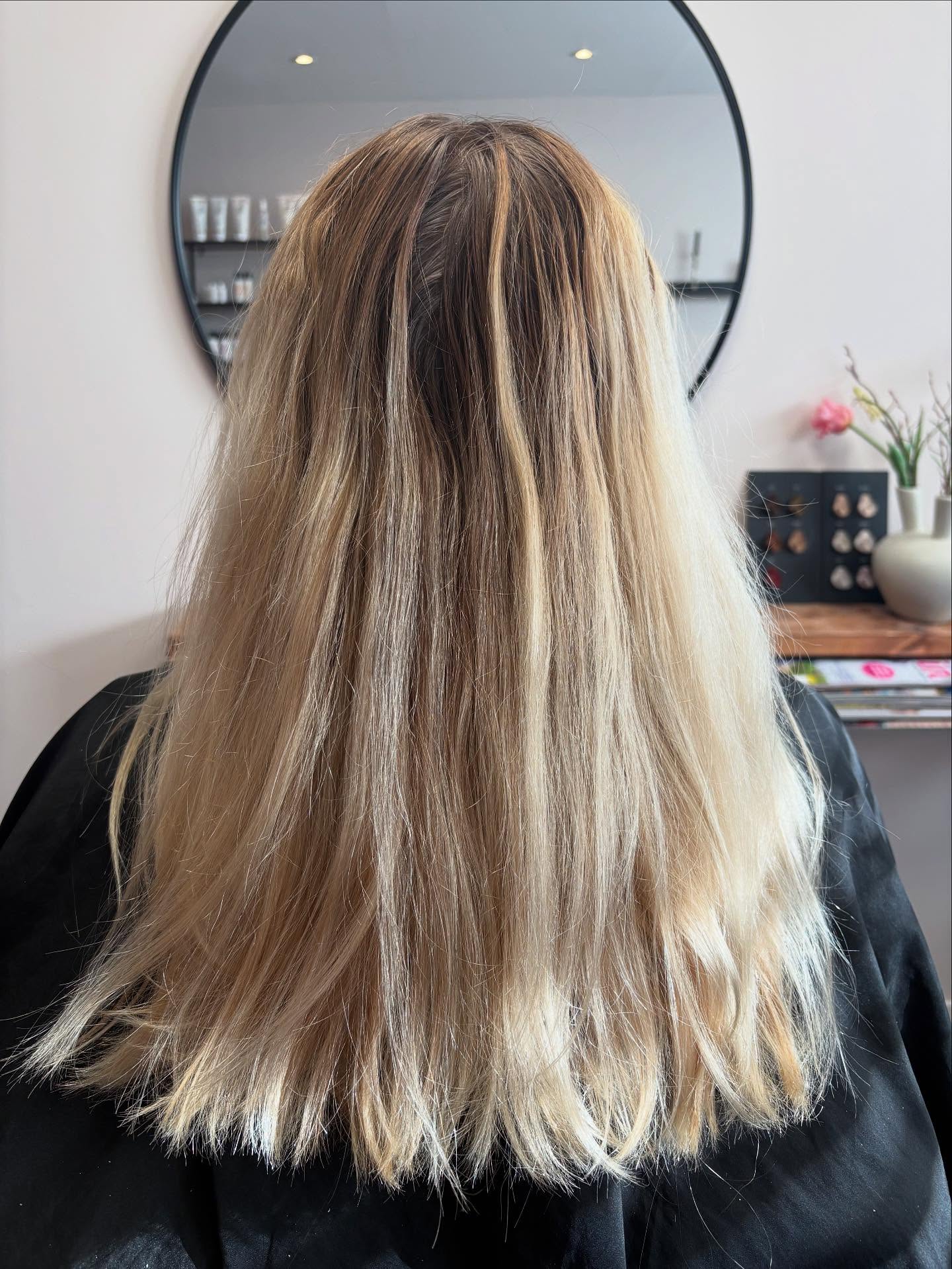 Voor: blond haar met koperen, ongelijke punten